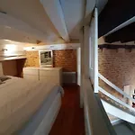 A Deux Pas