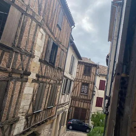A Deux Pas